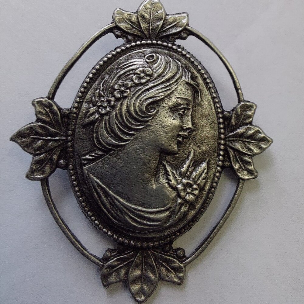Vintage Pewter Brooch/Pin - EUC